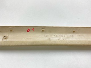 Накладка на стойку, ориг. номер G00168191, Mazda 626 1979-1982