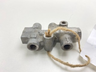 Распределитель тормозной, ориг. номер 1510-43-900, Mazda 626 1979-1982