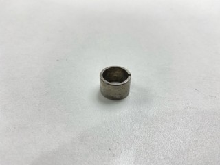 Втулка направляющая, ориг. номер 11053-V0700, Nissan Serena 2007-2010
