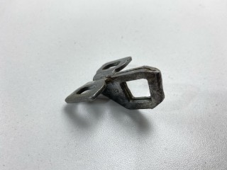 Петля замка багажника, ориг. номер A2107500432, Mercedes-Benz E-Class 1993-1998