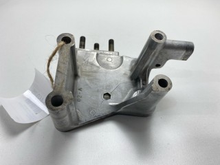 Кронштейн опоры двигателя, ориг. номер MD370605, Mitsubishi Lancer 1997-2002