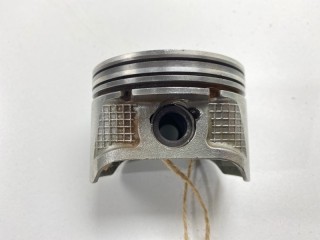 Поршень, ориг. номер 120107J620, 120107J625, 120105M002, Nissan Primera 1999-2002