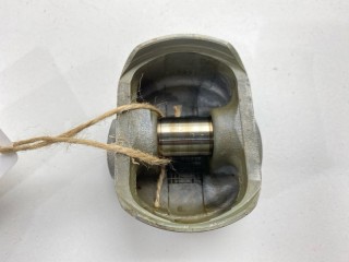Поршень, ориг. номер 120107J620, 120107J625, 120105M002, Nissan Primera 1999-2002
