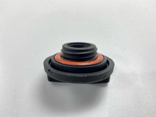 Крышка маслозаливной горловины, ориг. номер 1525590J0A, 1525590J00, Nissan Primera 1999-2002