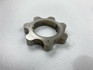 Лобовина двигателя, ориг. номер 15100-21030, 15100-21032, Toyota Funcargo 1999-2002