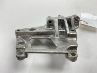 Кронштейн опоры двигателя, ориг. номер 11231AU400, 11231AU40A, Nissan Serena 2001-2005
