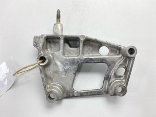 Кронштейн опоры двигателя, ориг. номер 11231AU400, 11231AU40A, Nissan Serena 2001-2005