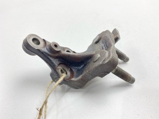 Кронштейн опоры двигателя, ориг. номер GA2A39030E, Mazda Premacy 1999-2001