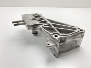 Кронштейн опоры двигателя, ориг. номер 2167027000, Hyundai Santa Fe 2000-2004