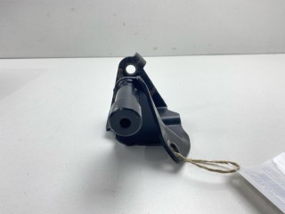 Кронштейн опоры двигателя, ориг. номер 112535U010, Nissan Serena 1997-2001