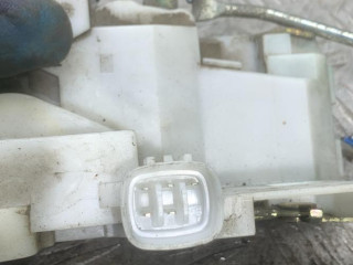 замок двери передней правой, Toyota Avensis 1 поколение T220 1997-2000