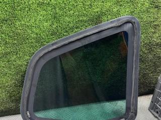 стекло кузовное заднее левое, Renault Duster 1 поколение 2010-2015