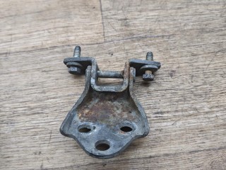 петля двери передней левой, Mitsubishi Carisma 1 поколение 1995-1999
