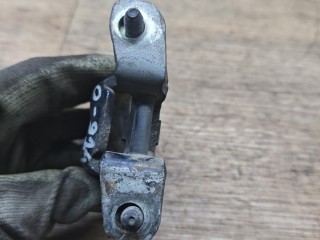 петля двери задней правой, Mitsubishi Carisma 1 поколение 1995-1999