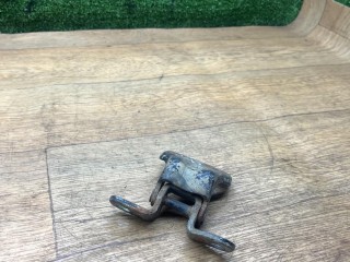 петля двери передней левой, Mazda MPV 2 поколение 1999-2003
