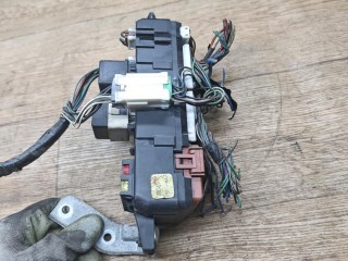 блок предохранителей, ориг. номер MB953355, Mitsubishi Carisma 1 поколение 1995-1999