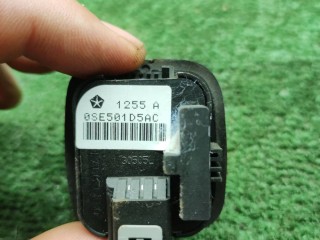 кнопка открытия боковых дверей прав., ориг. номер 0SE501D5AC, Dodge Grand Caravan 4 поколение [рестайлинг] 2003-2007