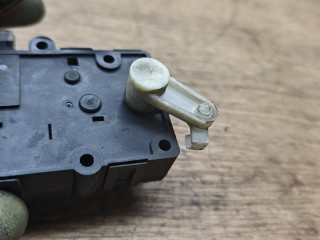 моторчик заслонки печки, ориг. номер MR268261, Mitsubishi Carisma 1 поколение 1995-1999