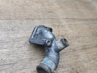 фланец (тройник) системы охлаждения, ориг. номер 864F8K528AA, Ford Transit 4 поколение 1986-1991