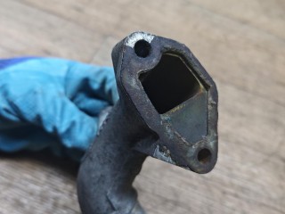 фланец (тройник) системы охлаждения, ориг. номер 864F8K528AA, Ford Transit 4 поколение 1986-1991