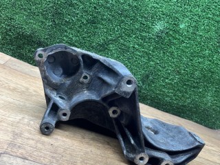 кронштейн компрессора кондиционера, ориг. номер 90528682, Opel Vectra B 1995-2000