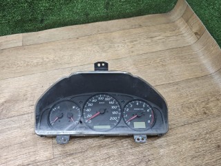 панель приборов (щиток), Mazda MPV 2 поколение 1999-2003