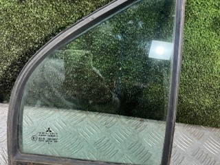 стекло двери задней правой, Mitsubishi Carisma 1 поколение 1995-1999