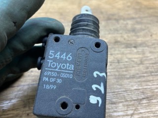 активатор замка багажника, ориг. номер 69150-05010, Toyota Avensis 1 поколение T220 1997-2000