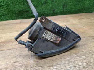 фара противотуманная правая, ориг. номер 8121005040, Toyota Avensis 1 поколение T220 1997-2000