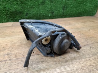 фара противотуманная левая, ориг. номер 81220-05040, Toyota Avensis 1 поколение T220 1997-2000