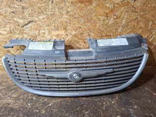 решетка радиатора, ориг. номер 4857300AA, 4857292AA, Chrysler Town and Country 4 поколение 2000-2005