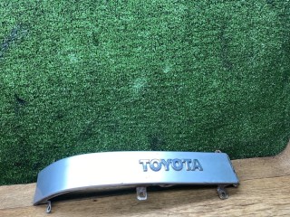 ус под фонарь левый, Toyota Avensis 1 поколение T220 1997-2000