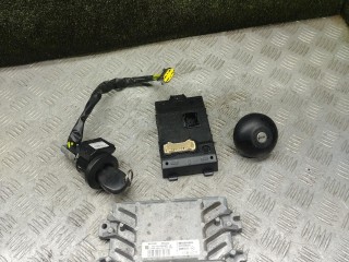 блок управления двигателем Renault Sandero Stepway 1 поколение 2009-2014, 8200856659