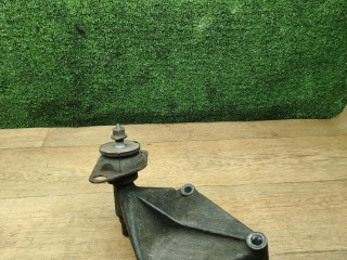 кронштейн коробки (балка кпп) Renault Scenic 1 поколение 1996-1999, 7700832251