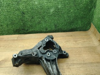 кронштейн генератора Renault Scenic 1 поколение 1996-1999, 7700113574