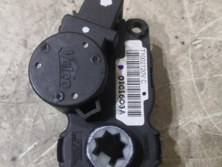 Моторчик заслонки печки, ориг. номер T1002120VC, 01C1603A, Peugeot 508 2010-2014