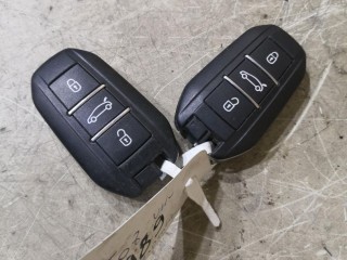 Брелок (пульт дистанционного управления) Peugeot 508 2010-2014